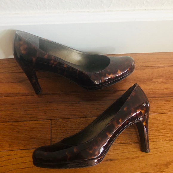 Stuart Weitzman tortoise shell pumps - Picture 2 of 5